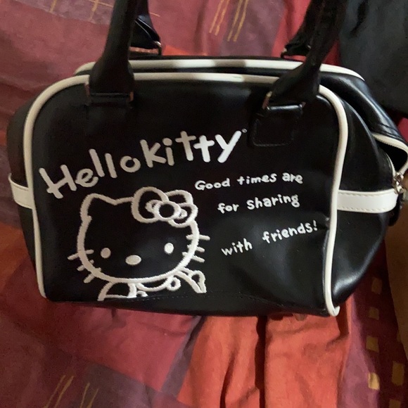 Cute hello kitty purse - Picture 3 of 4